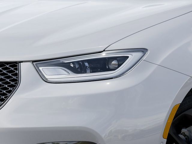 2026 Chrysler Pacifica Limited - Photo 10