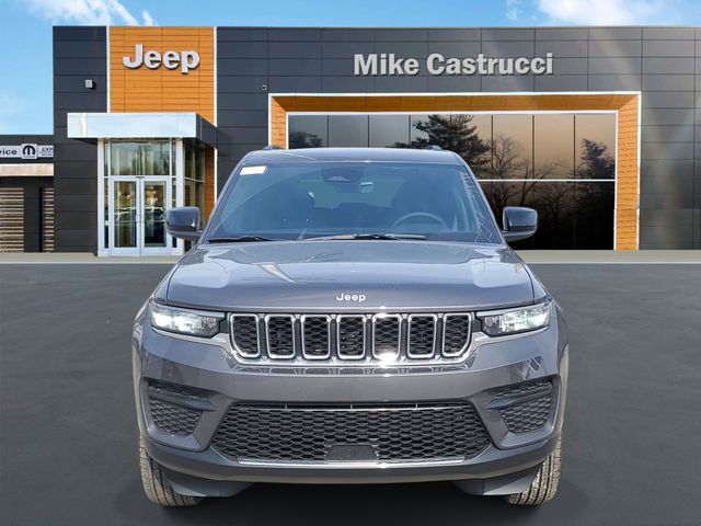 2025 Jeep Grand Cherokee Laredo photo 2