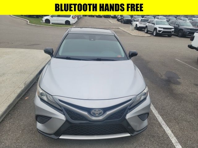2019 Toyota Camry XSE photo 3