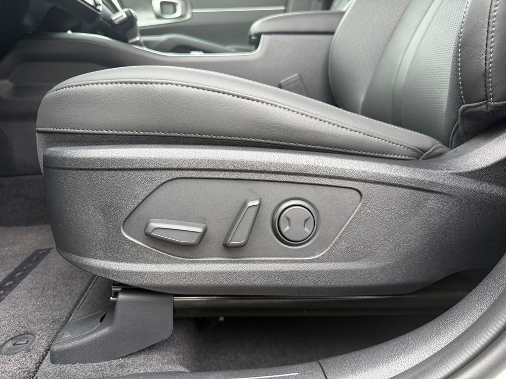 2026 Kia Sorento EX - Photo 17