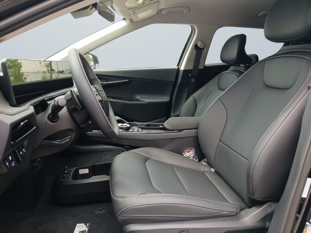 2025 Kia EV6 Wind - Photo 9