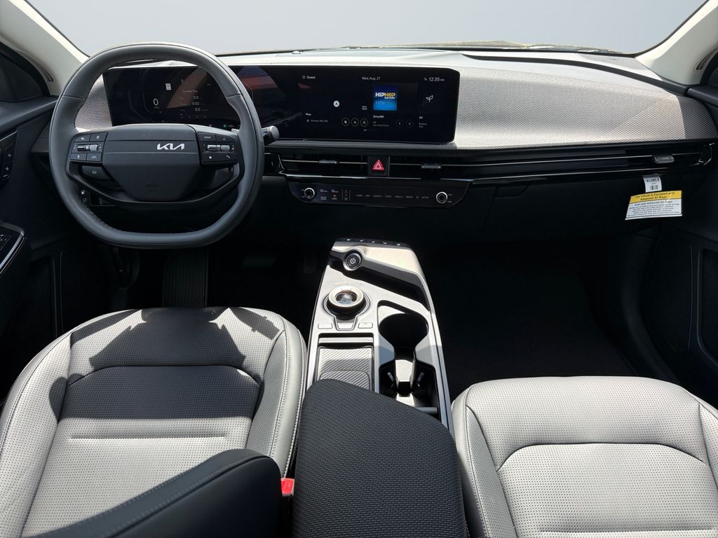 2025 Kia EV6 Wind - Photo 10