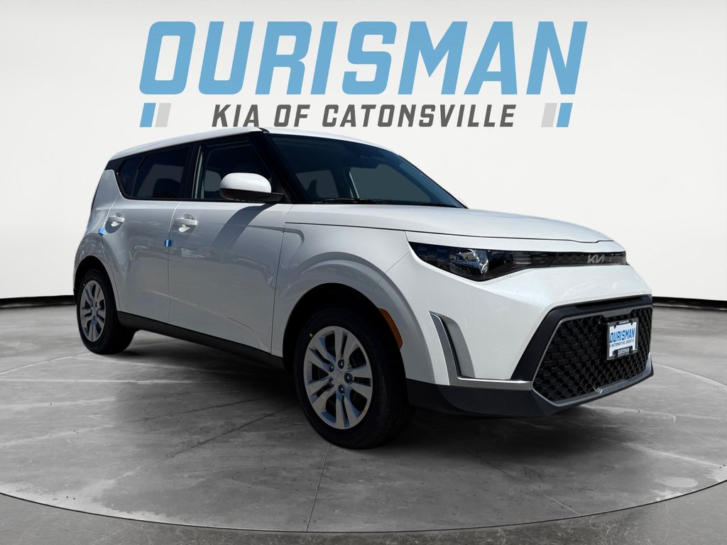2025 Kia Soul LX's photo