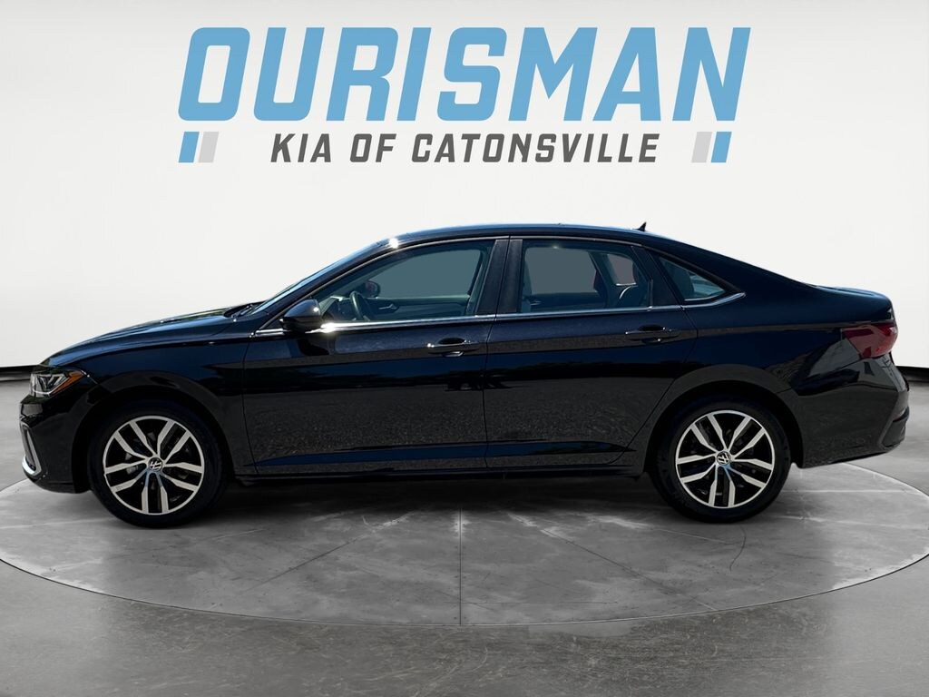 Used 2025 Volkswagen Jetta 1.5T SE Sedan