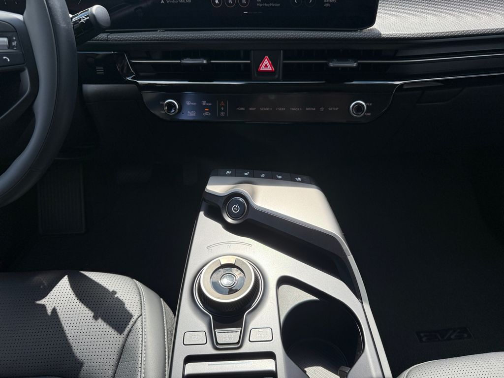 2025 Kia EV6 Wind - Photo 11