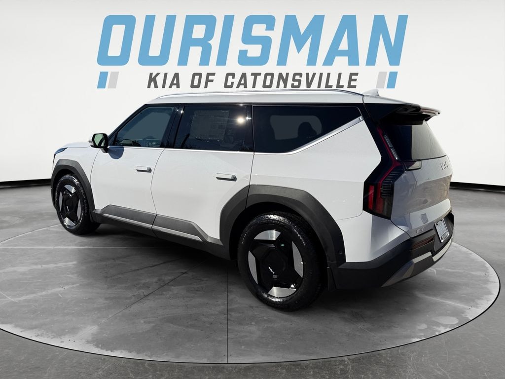 New 2026 Kia EV9 Wind SUV