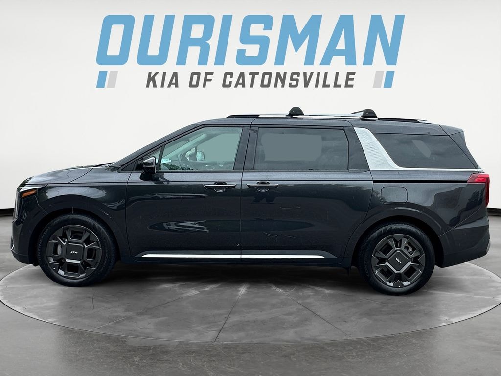 Used 2025 Kia Carnival SX Minivan/Van