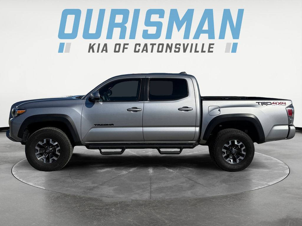 2020 Toyota Tacoma TRD Sport photo 3