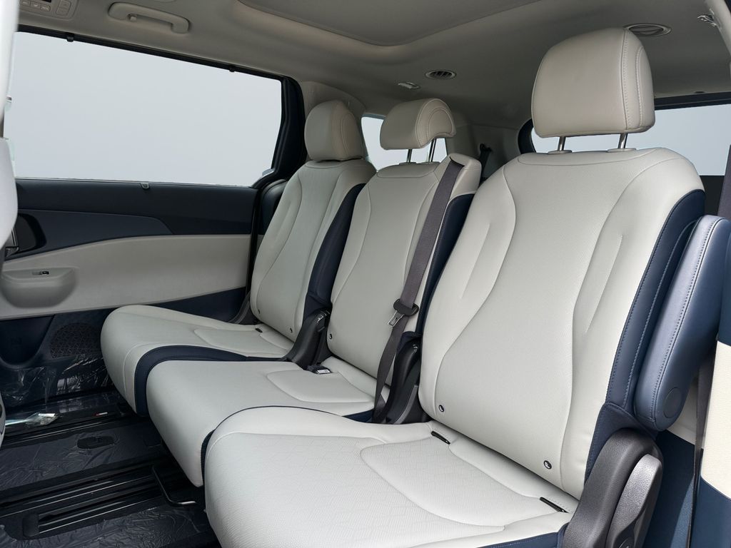 2026 Kia Carnival SX - Photo 13