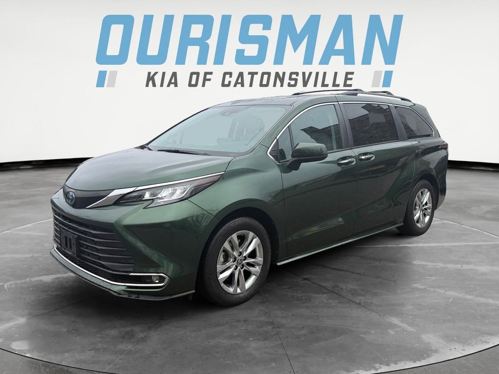 Used 2022 Toyota Sienna XLE Minivan/Van