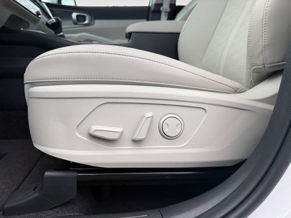 2026 Kia Sorento EX - Photo 17
