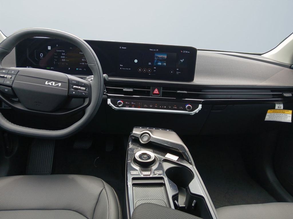 2025 Kia EV6 Wind - Photo 10