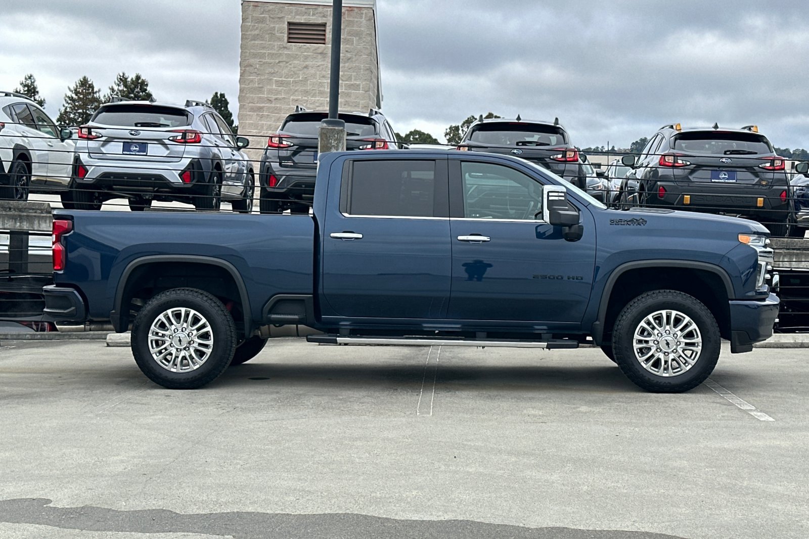 2023 Chevrolet Silverado 2500HD High Country photo 2