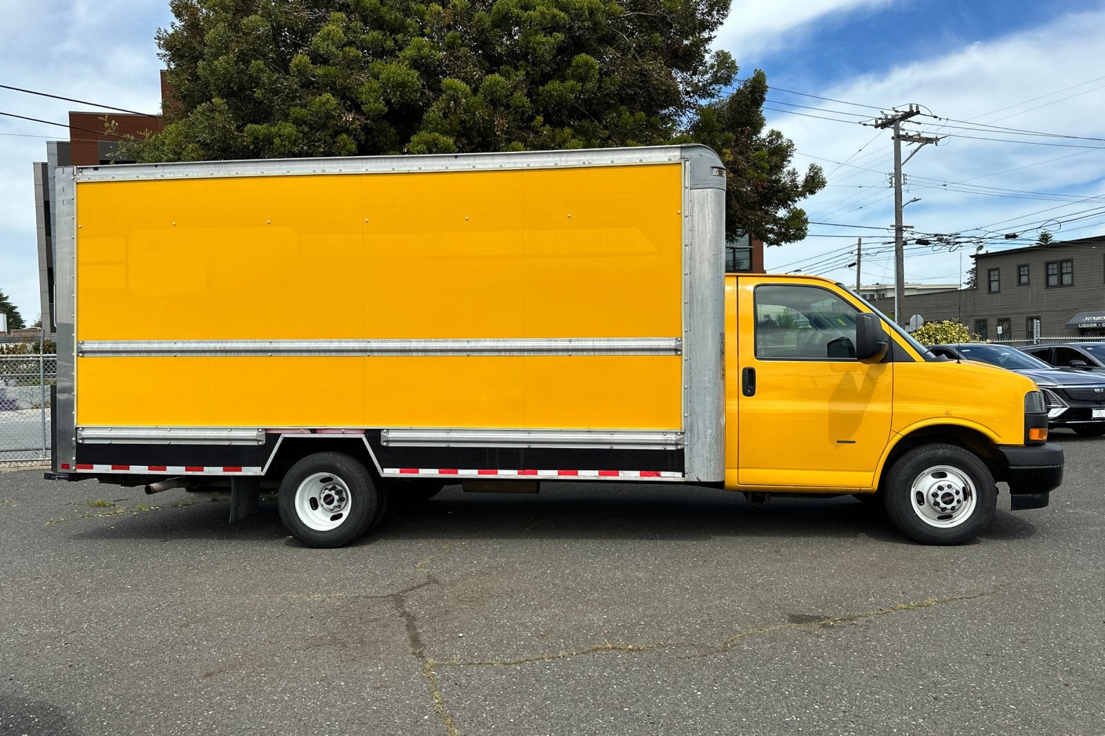 2019 Gmc Savana Cutaway 3500 photo 2