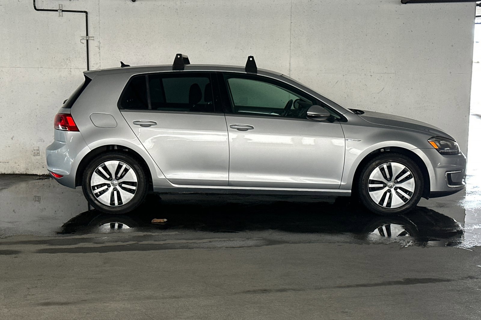 2016 Volkswagen e-Golf SEL Premium photo 2