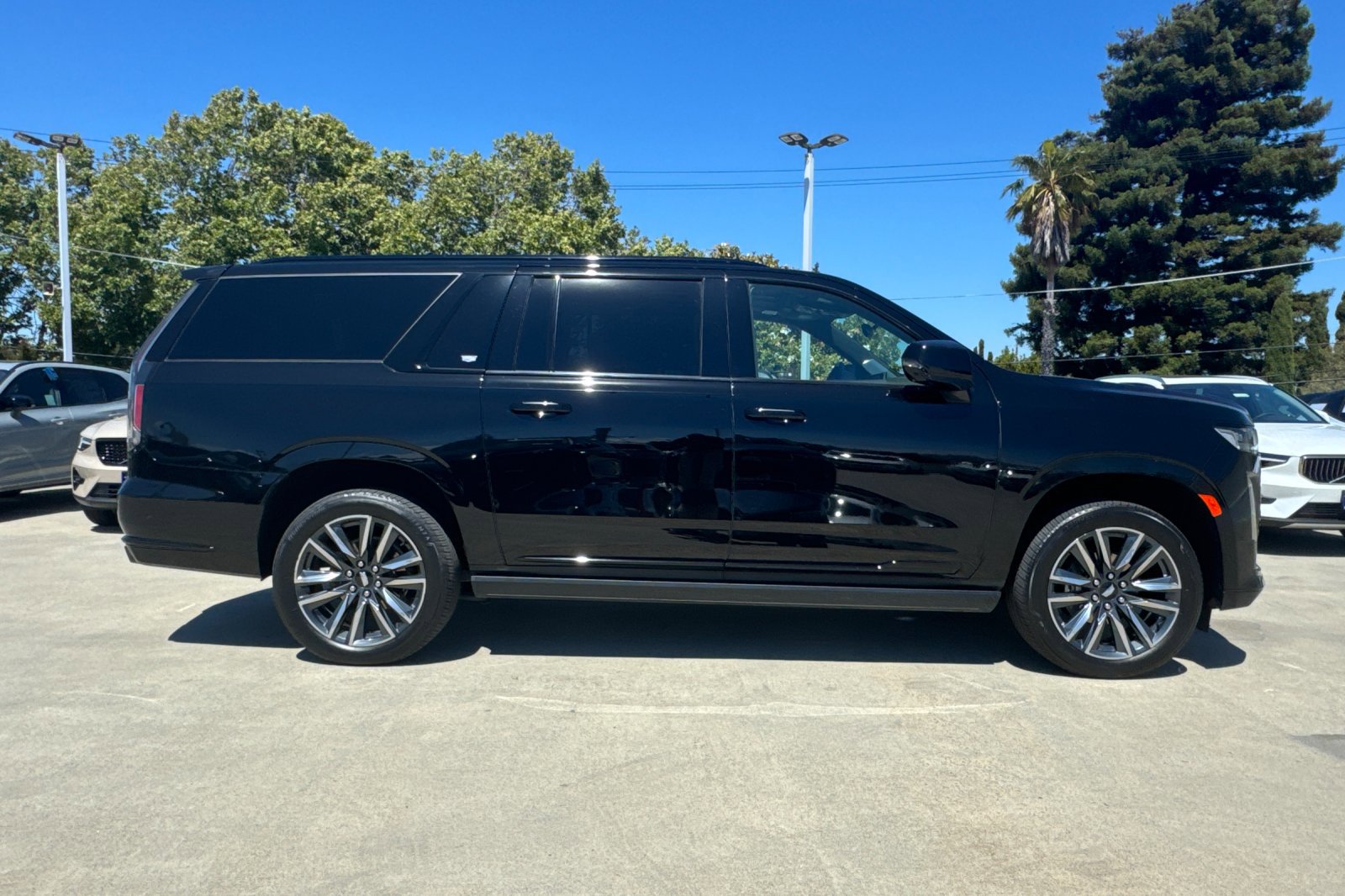 2022 Cadillac Escalade ESV Sport Platinum photo 2
