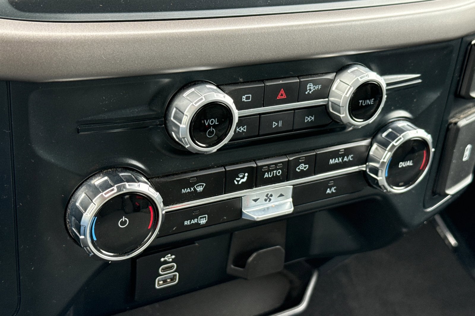 2025 Ford F-150 XLT - Photo 24