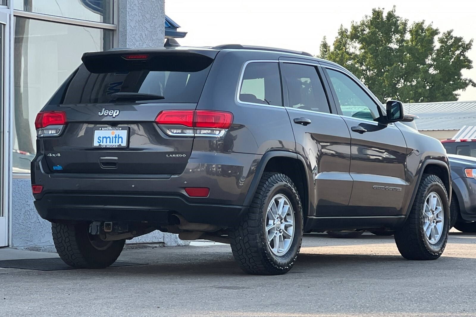 2019 Jeep Grand Cherokee Laredo E photo 3