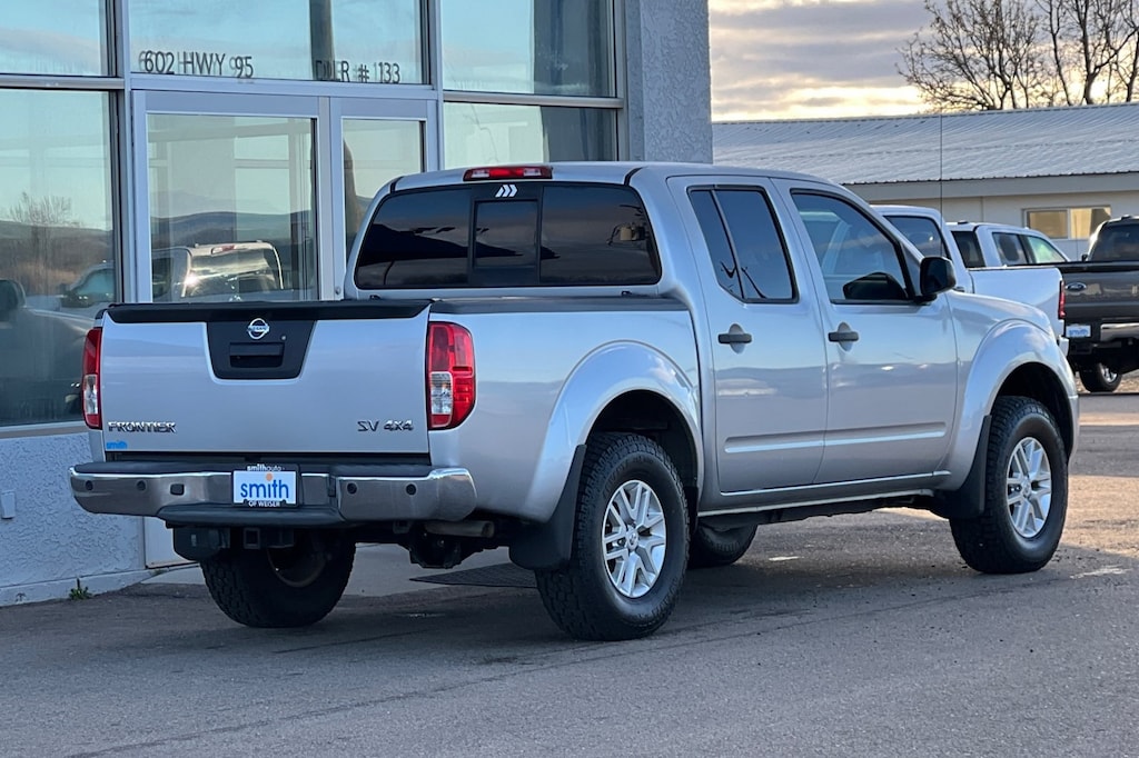 2015 Nissan Frontier SV photo 3