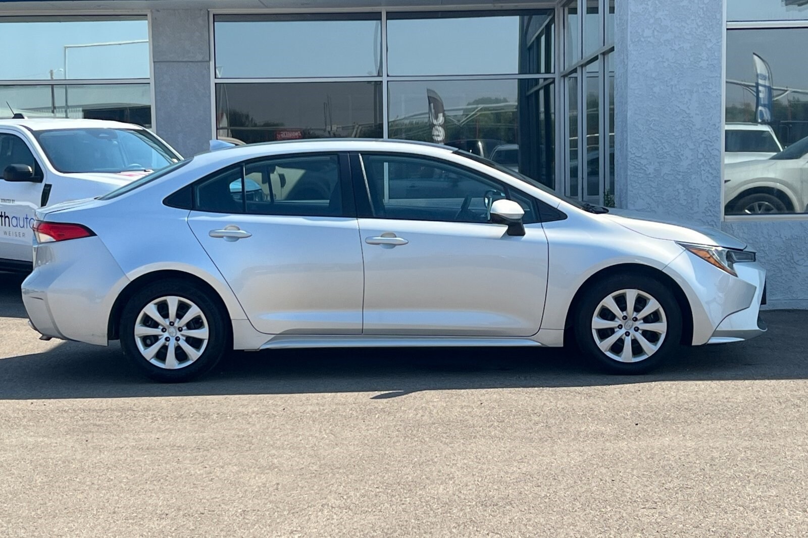 2021 Toyota Corolla LE photo 3