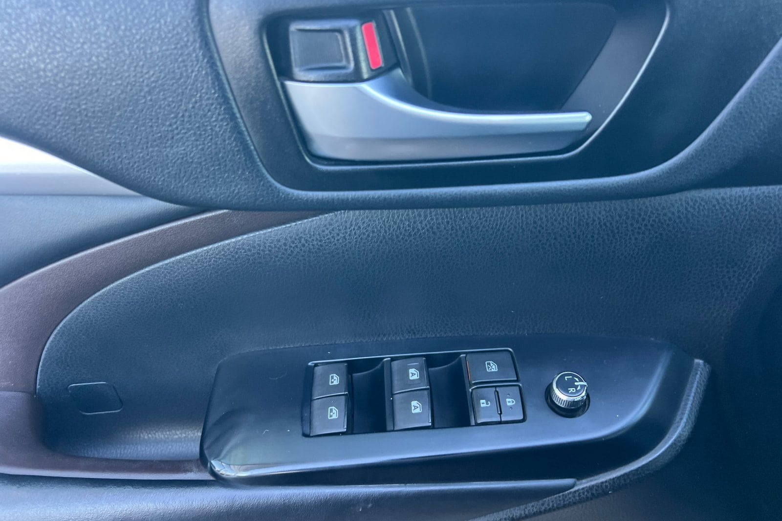 2019 Toyota Highlander XLE - Photo 12