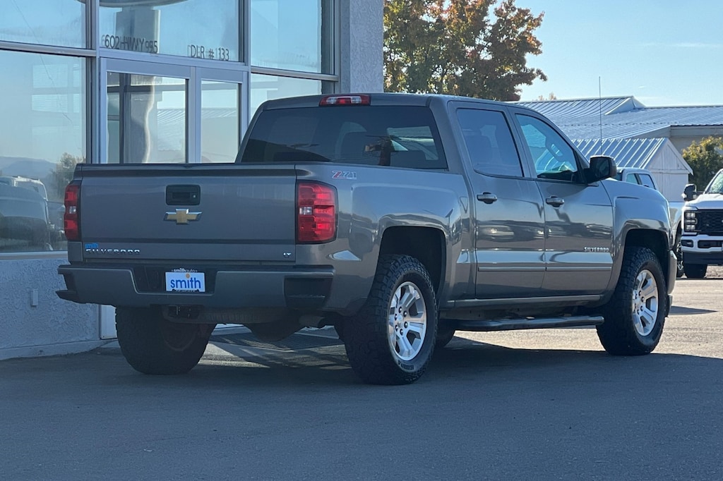 2017 Chevrolet Silverado 1500 LT photo 3