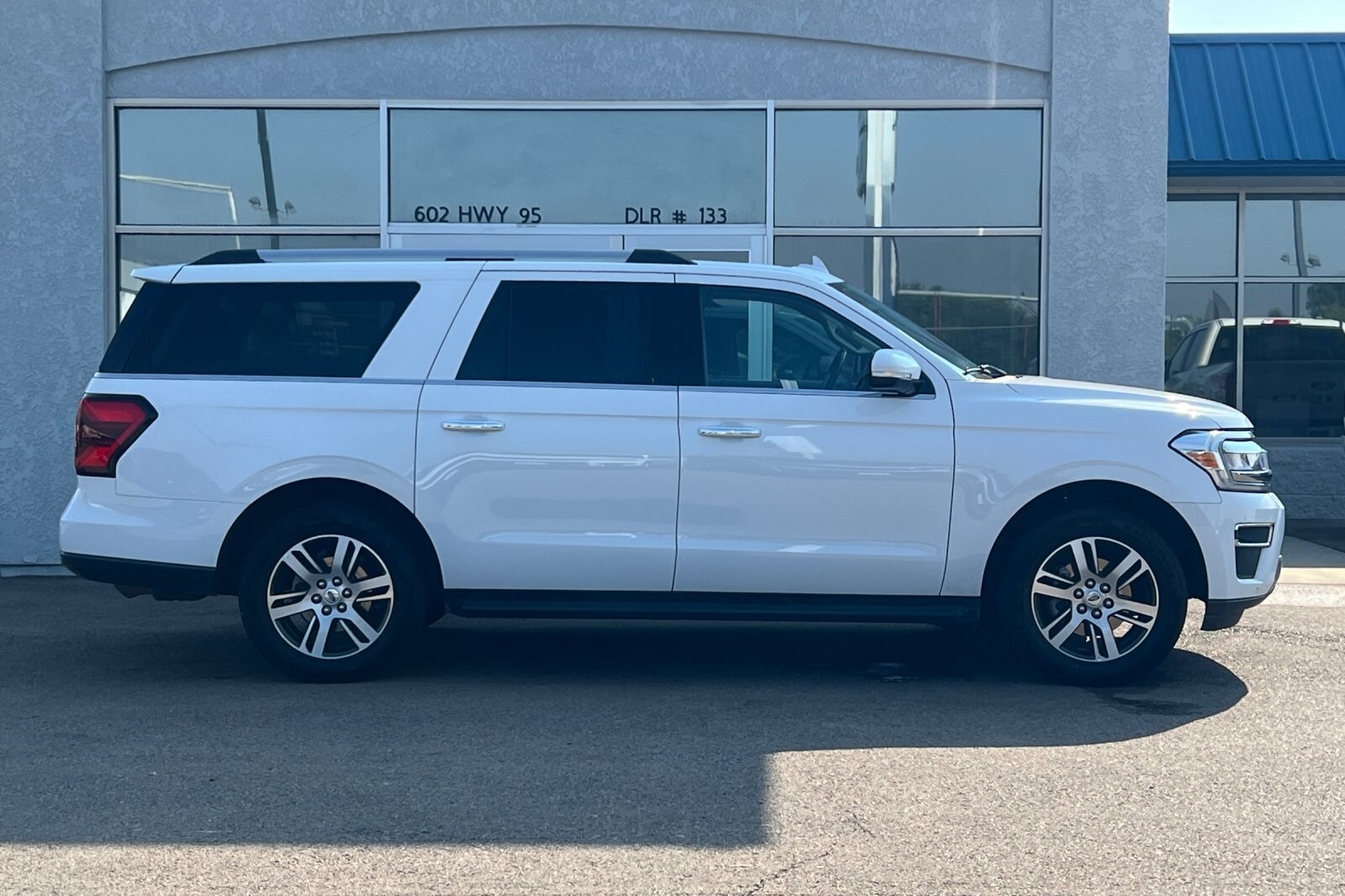 2024 Ford Expedition MAX Limited photo 3