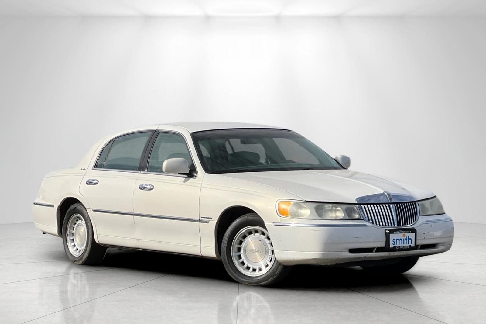 Used 2000 Lincoln Town Car EXECUTIVE with VIN 1LNHM81W8YY845079 for sale in Weiser, ID