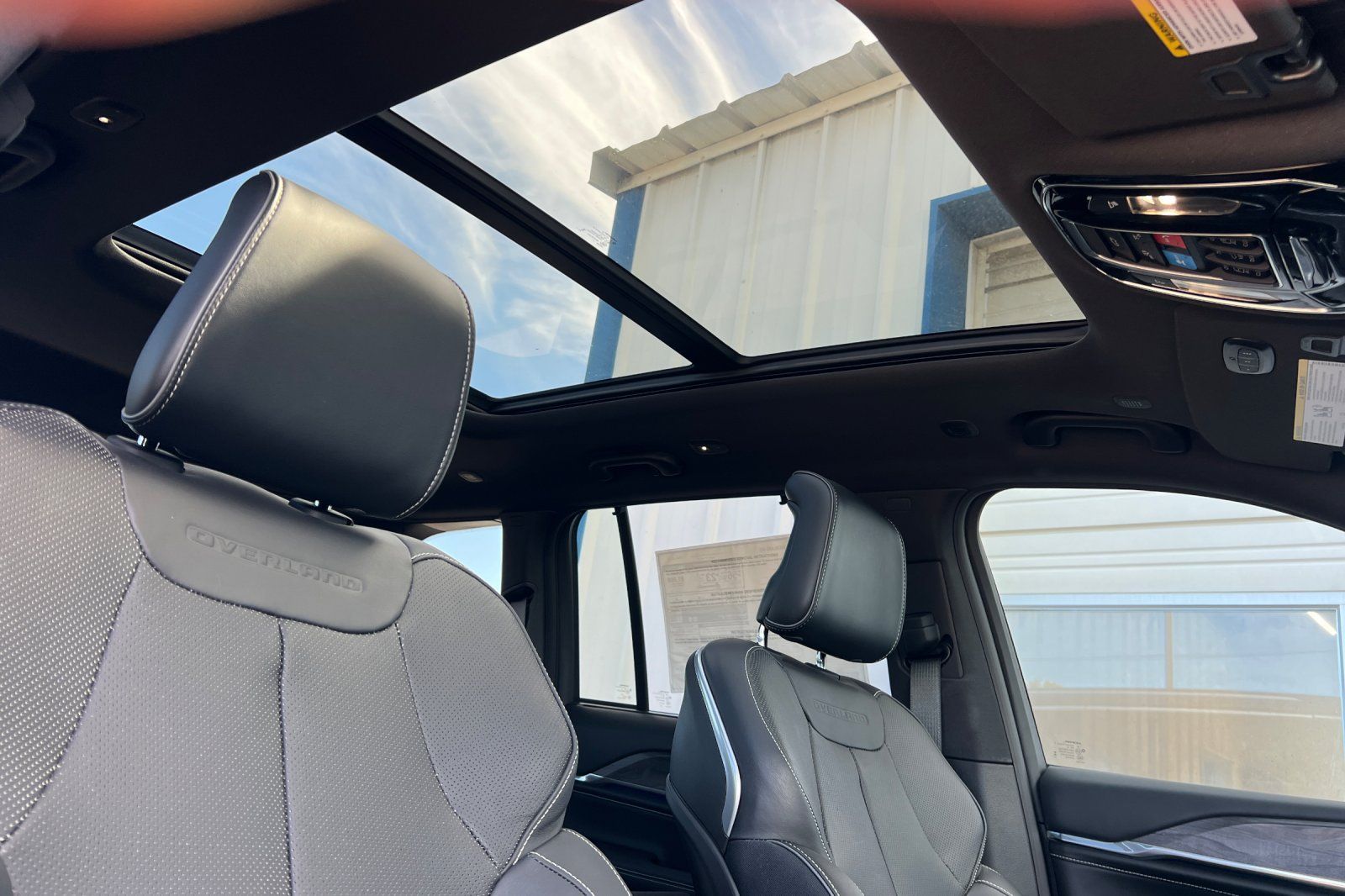 2024 Jeep Grand Cherokee Overland 4xe - Photo 18
