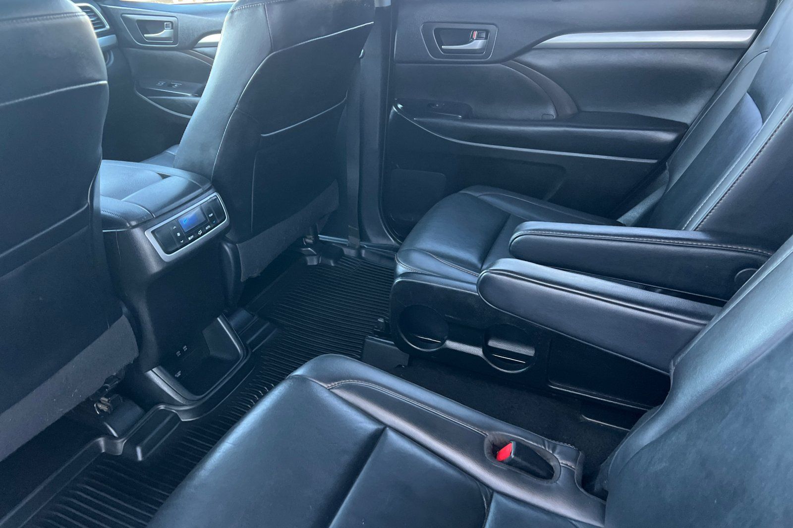 2019 Toyota Highlander XLE - Photo 13
