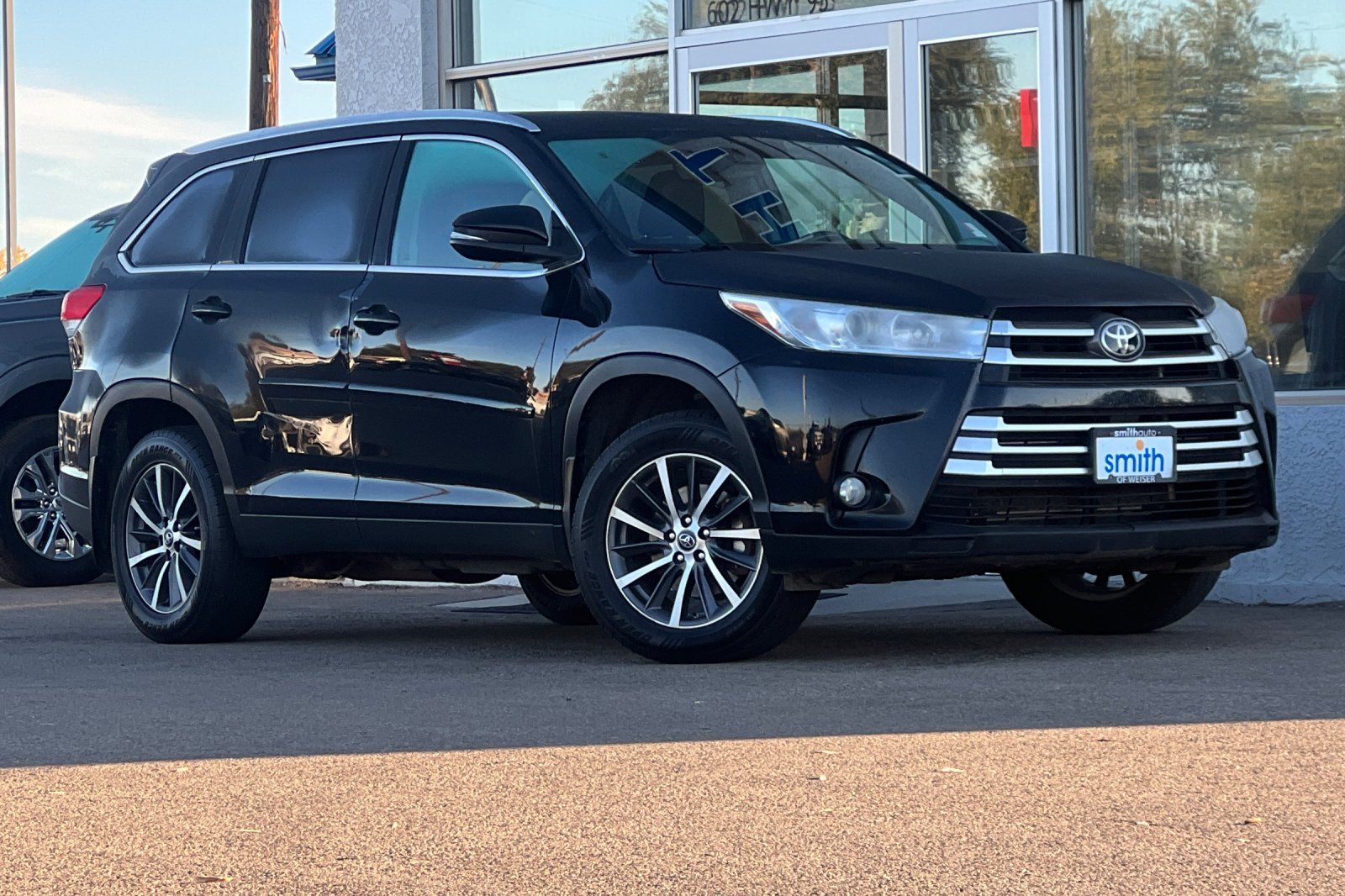 Used 2019 Toyota Highlander XLE with VIN 5TDJZRFH8KS568878 for sale in Weiser, ID