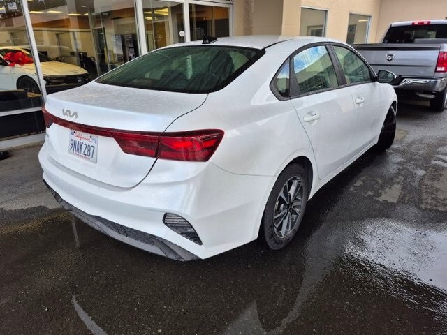 2024 Kia Forte LXS photo 2