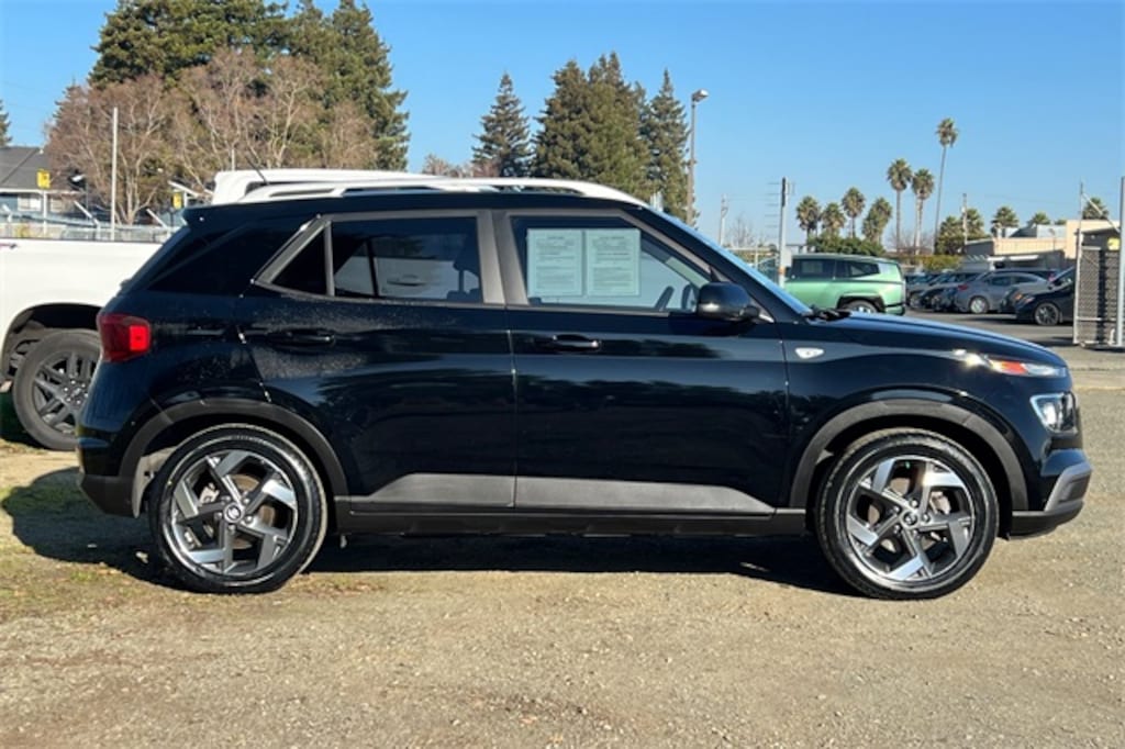 Used 2023 Hyundai Venue SEL SUV
