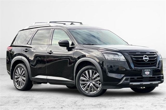 2023 Nissan Pathfinder SL's photo