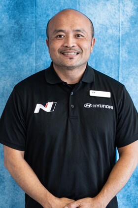 Staff member James Xiong from ID_7900ed