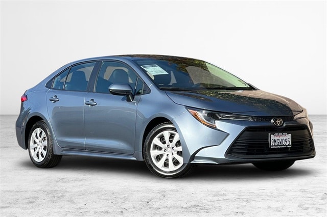 2024 Toyota Corolla LE's photo