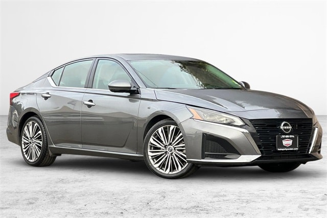 2023 Nissan Altima SL's photo