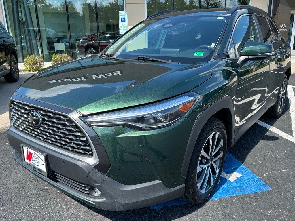 2023 Toyota Corolla Cross XLE photo 2