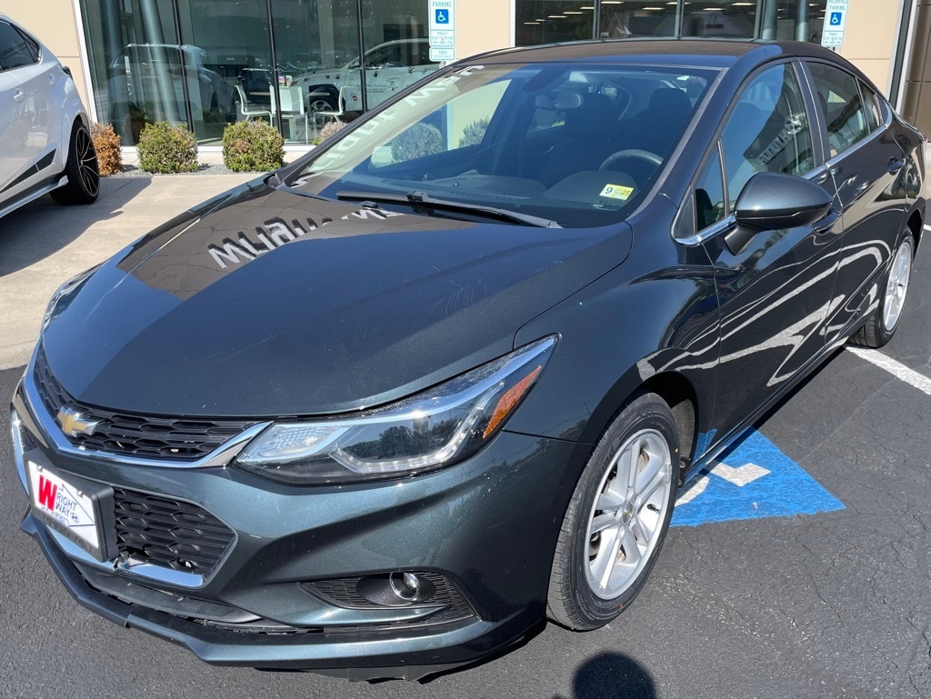 Used 2018 Chevrolet Cruze LT with VIN 1G1BE5SM0J7214382 for sale in Waynesboro, VA