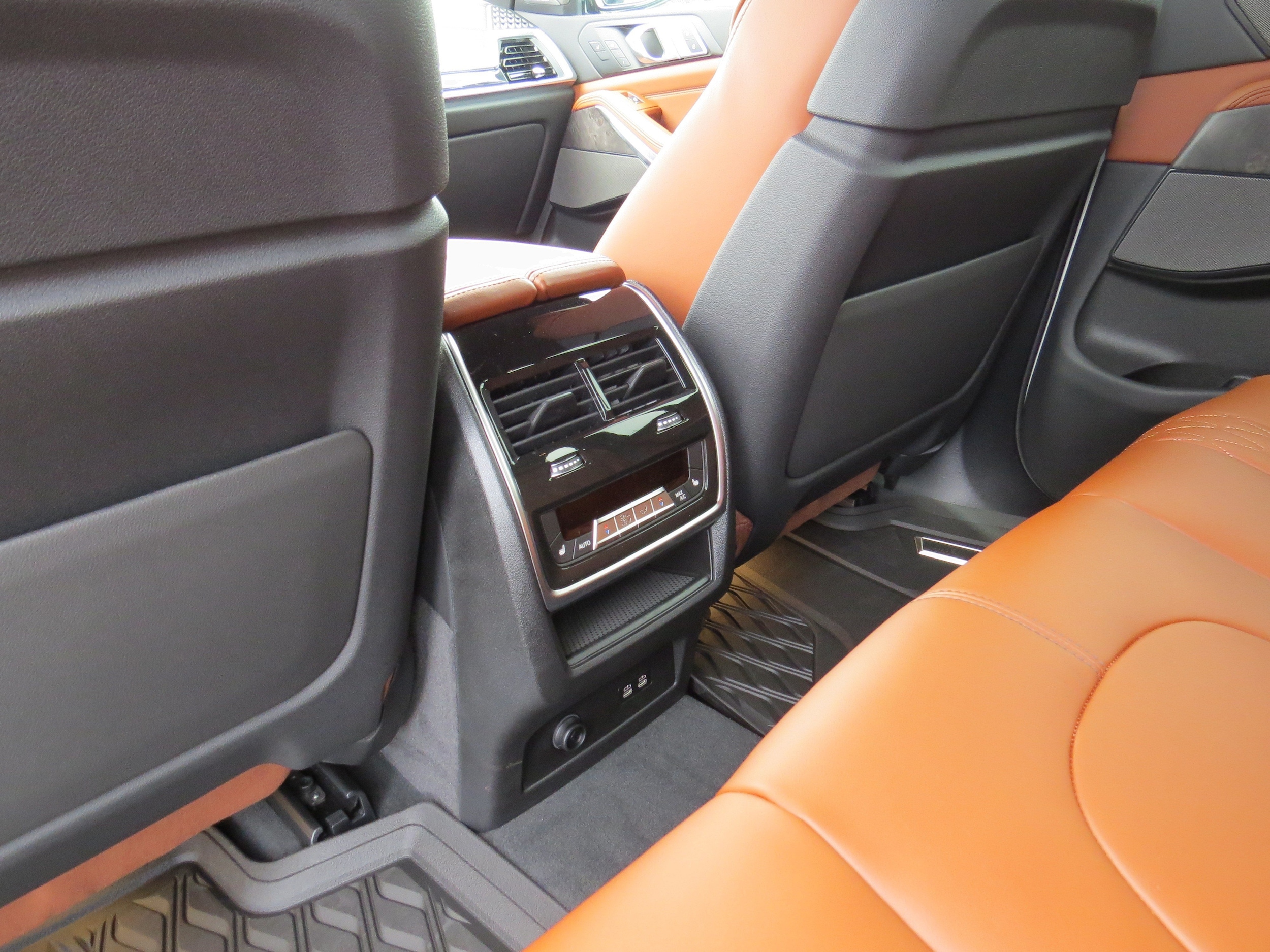 2026 BMW X5 M60i - Photo 11