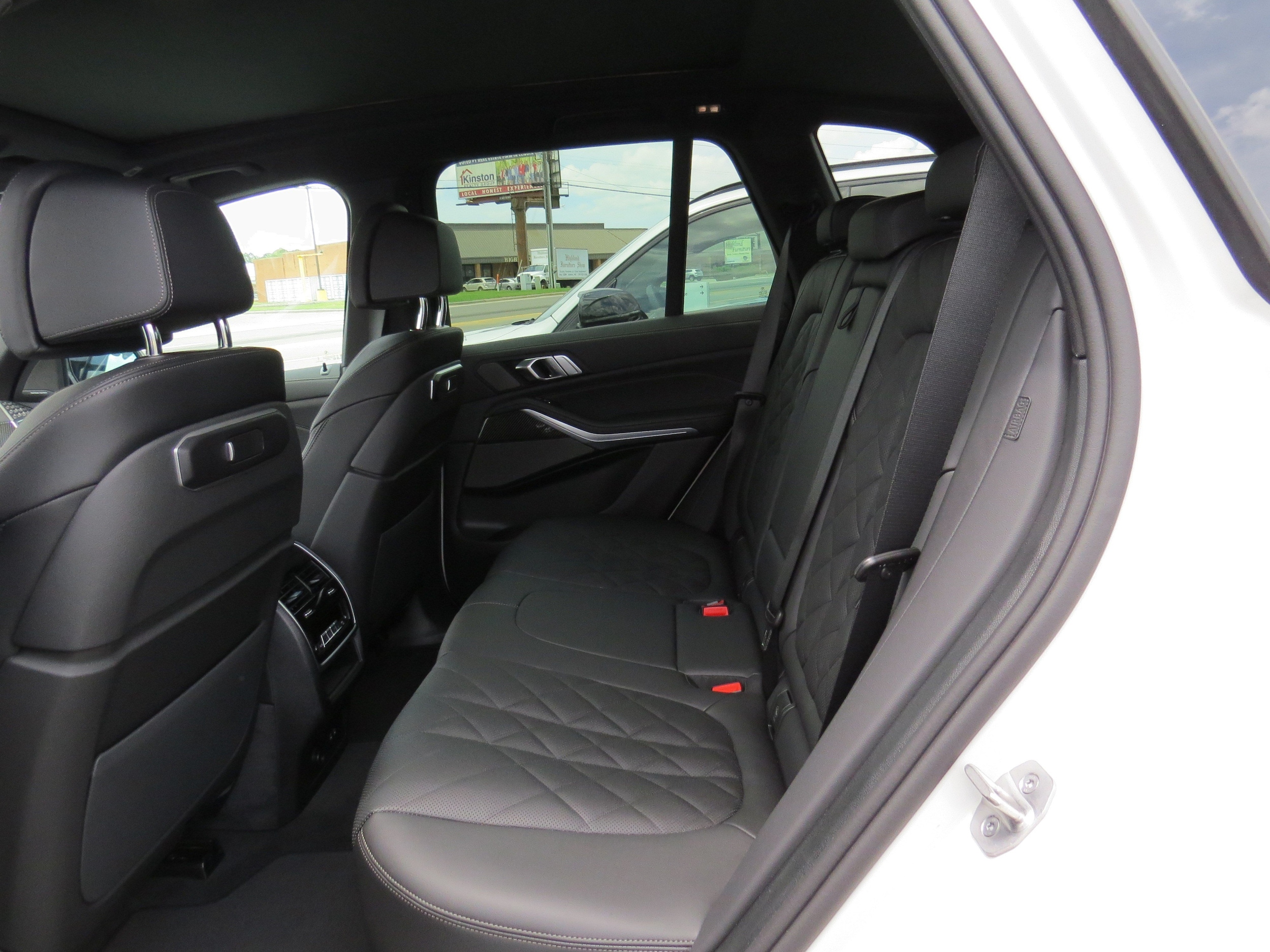 2026 BMW X5 M60i - Photo 11