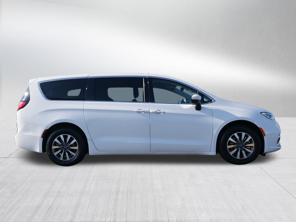 Used 2023 Chrysler Pacifica Plug-In Hybrid Touring L Van Passenger Van