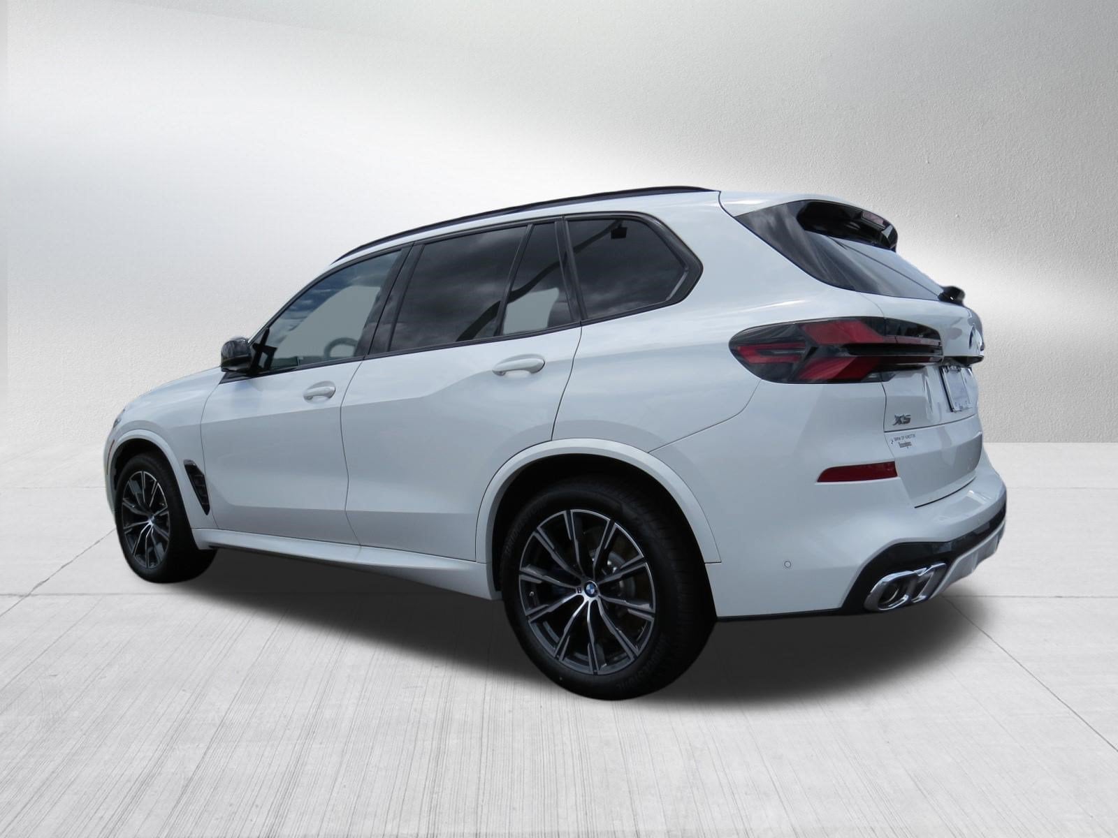2026 BMW X5 M60i - Photo 5