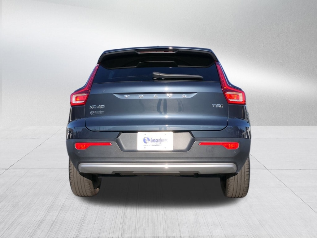Used 2021 Volvo XC40 T5 Momentum SUV