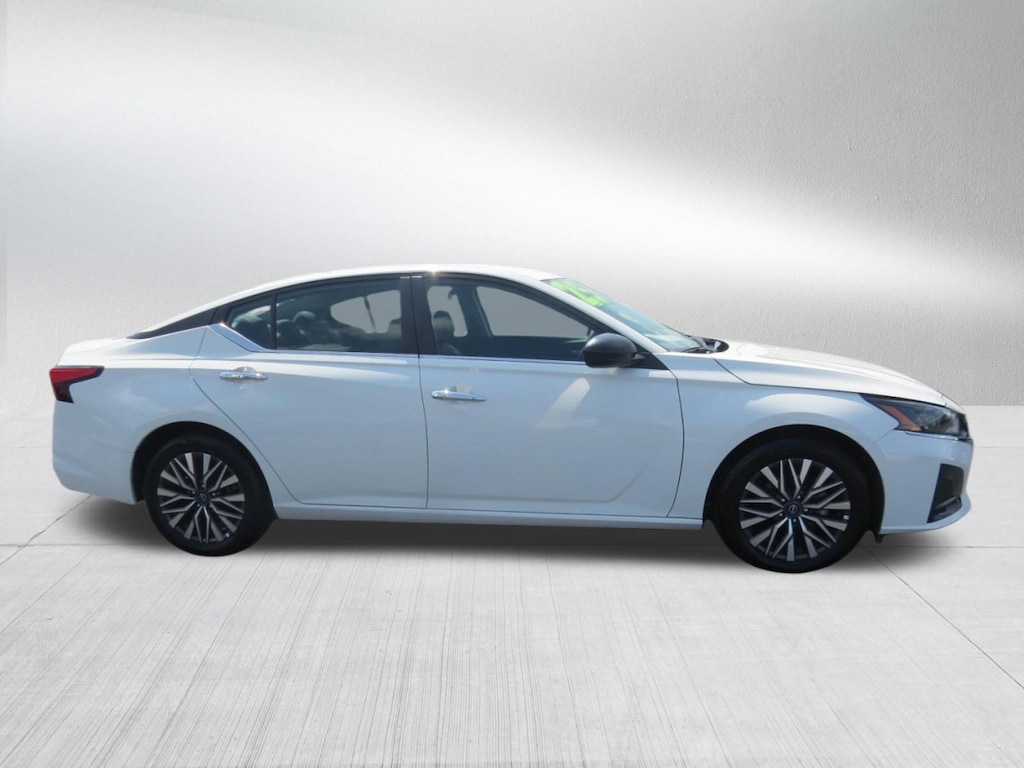 Used 2025 Nissan Altima SV Sedan