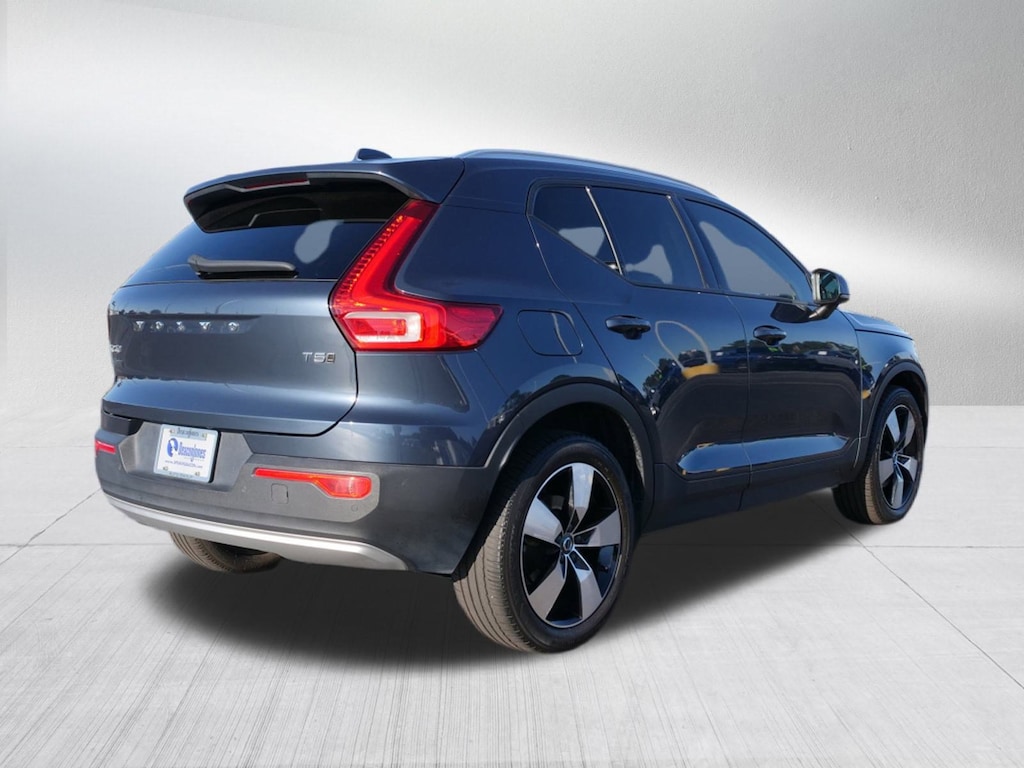 Used 2021 Volvo XC40 T5 Momentum SUV