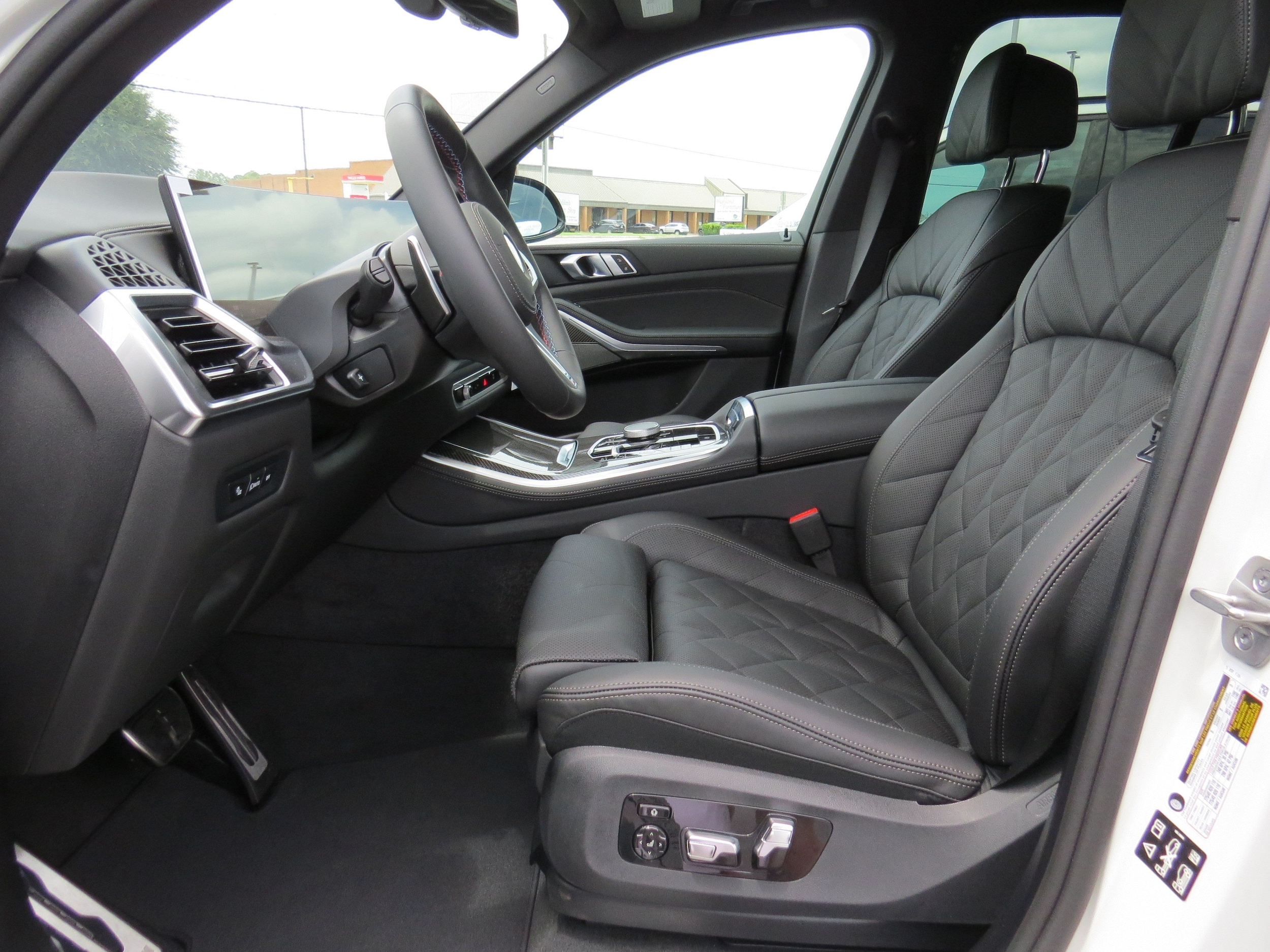 2026 BMW X5 M60i - Photo 13
