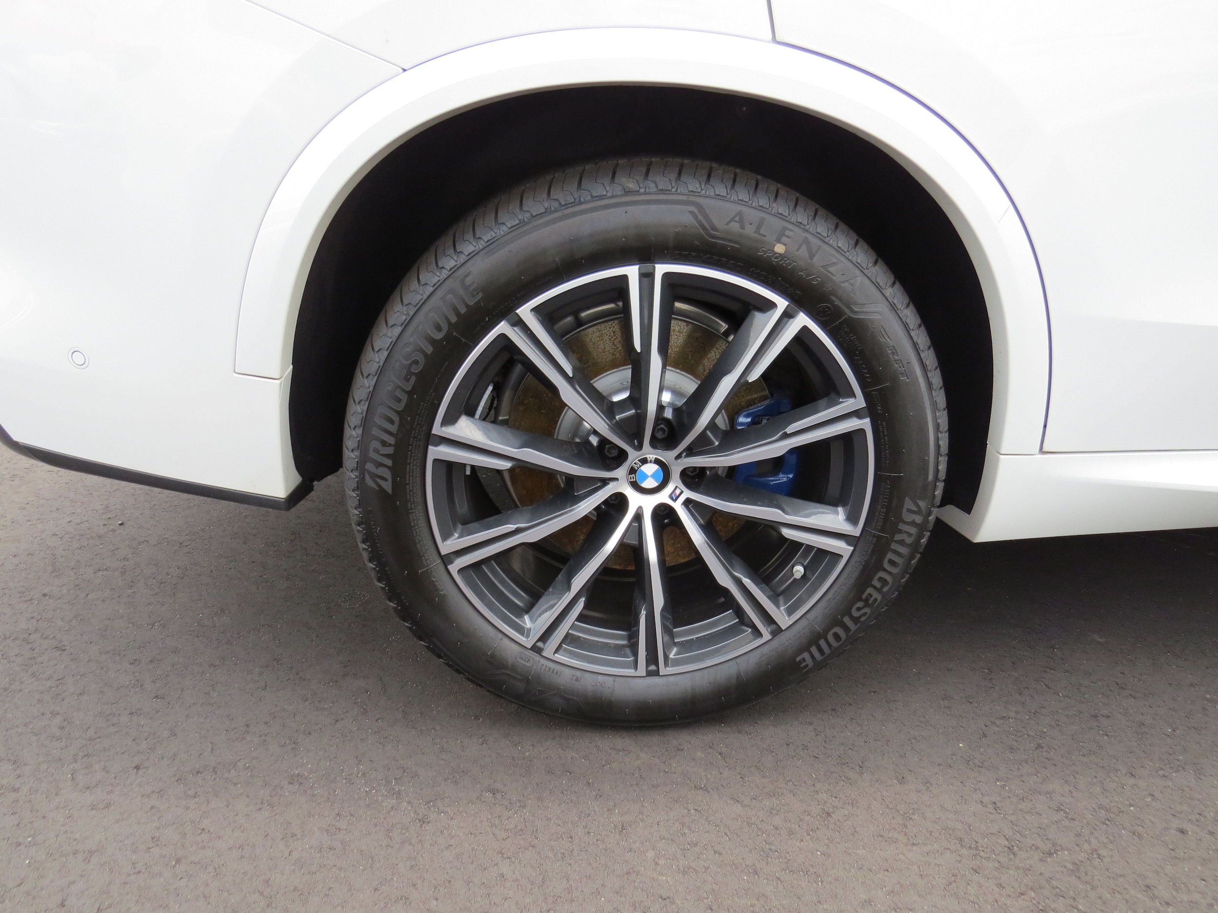 2026 BMW X5 M60i - Photo 8