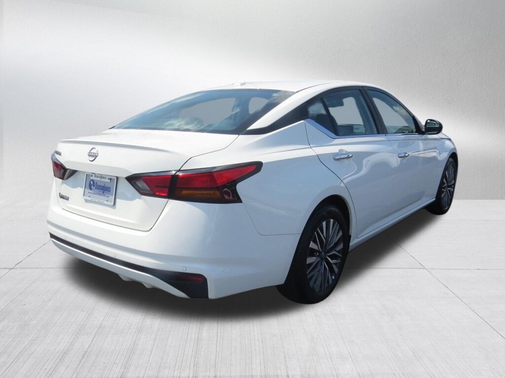 Used 2025 Nissan Altima SV Sedan