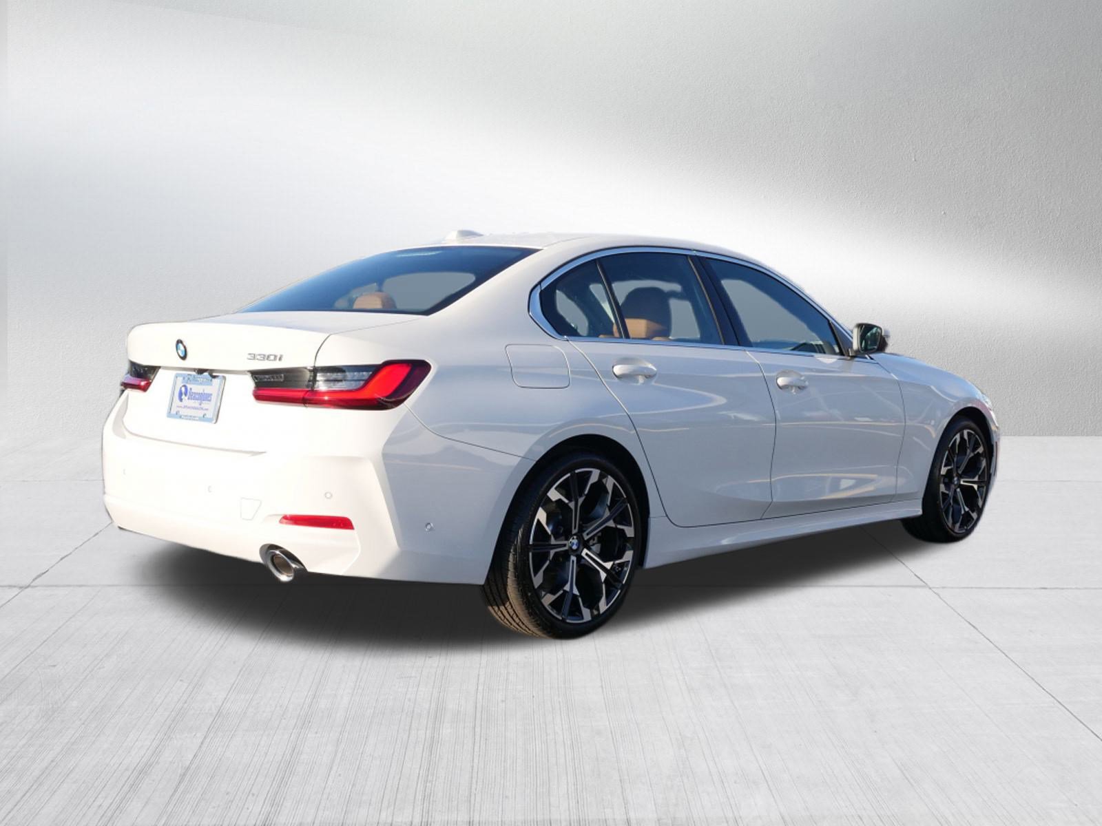 2025 Bmw 330i Sedan photo 3
